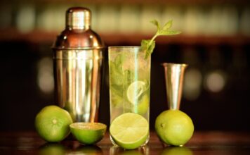 Kokteiliai su lietuviško sodo gėrybėmis kokteilis